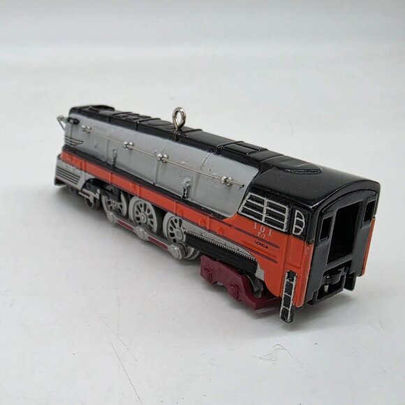 Hallmark Keepsake 1939 Hiawatha Steam Locomotive Lionel Trains Ornament - Picture 7 of 11